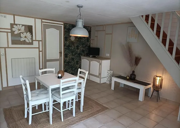 Le Moulin De Benneville D'hotes, Petit Dejeuner Compris Bed and Breakfast Cahagnes